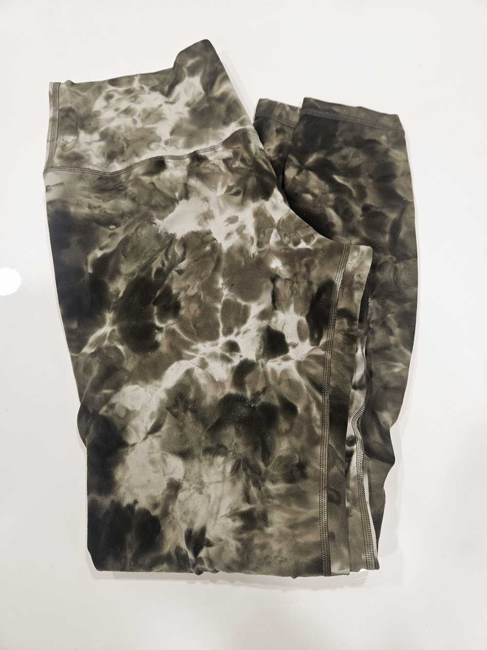 Lululemon Green Tie-Dye Leggings - Olive. 12